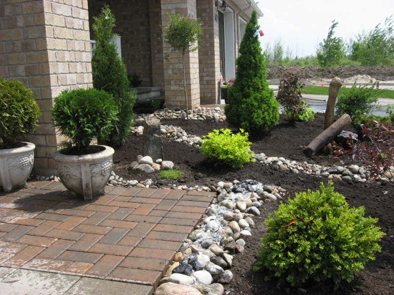 Landscape Glass Accents In soil in concrete21